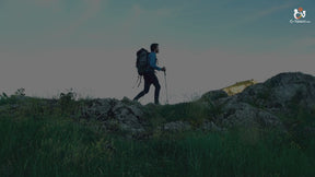 Video introductorio del curso de senderismo, que enseña planificación, seguridad, equipamiento esencial y técnicas para disfrutar la naturaleza de forma responsable